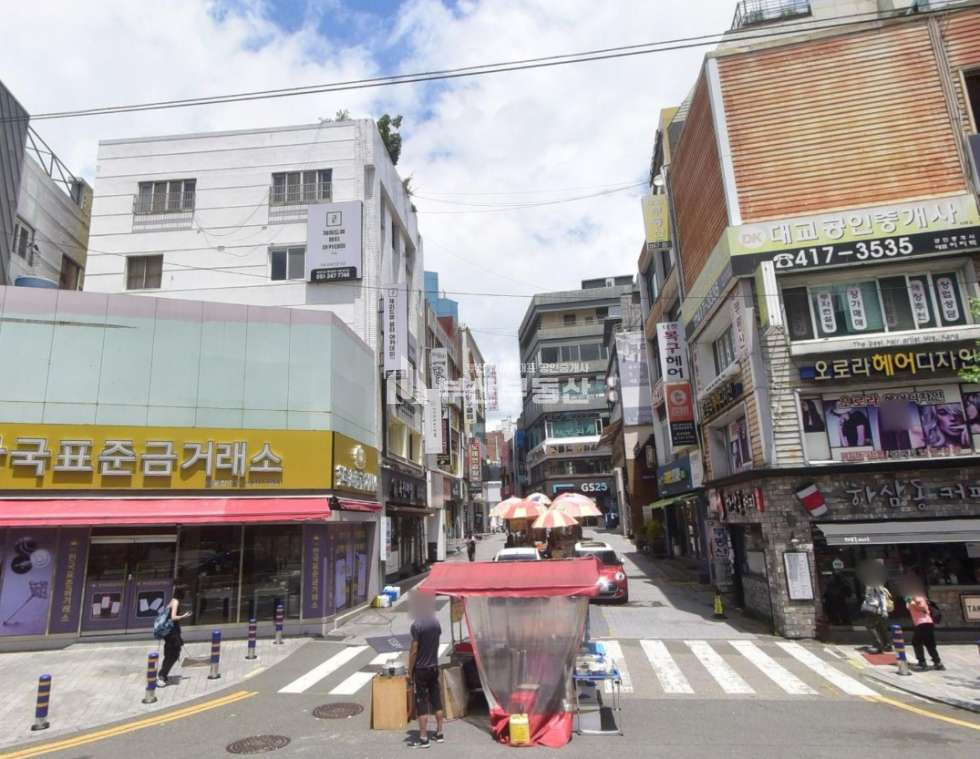 부산 중구 남포동4가 건물매매>부산 중구 남포동 상가건물매매 역세권 일반상업지역 건물매매 / 남포동 대로변 최고의 입지, 초역세권 상업용 건물 매매 매물번호 10212 사진 2