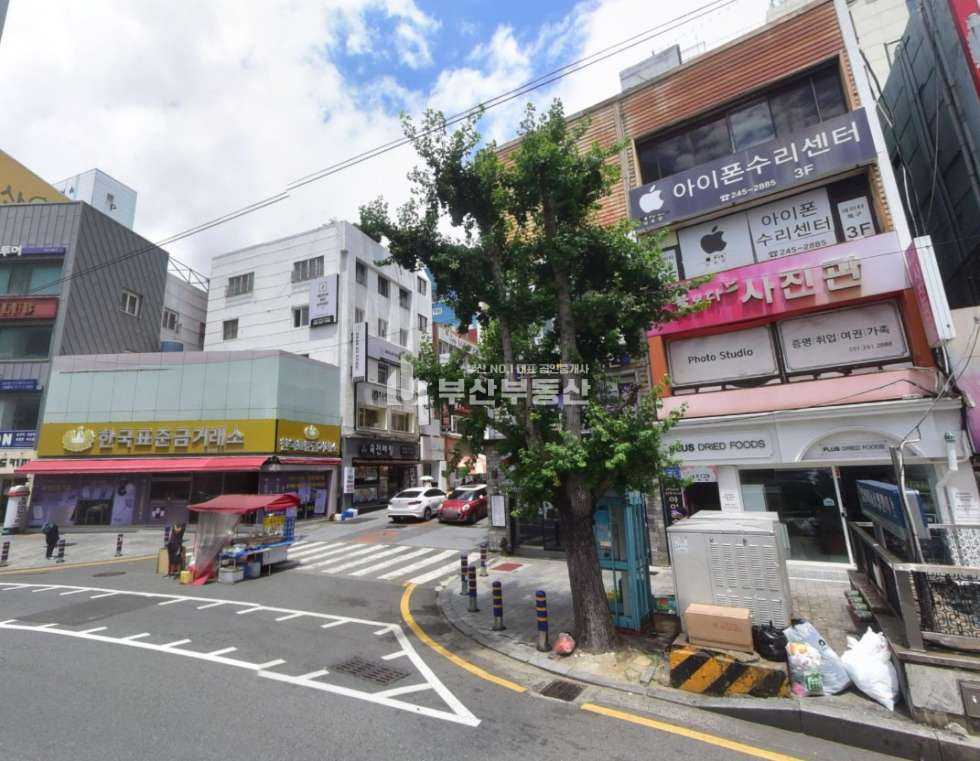 부산 중구 남포동4가 건물매매>부산 중구 남포동 상가건물매매 역세권 일반상업지역 건물매매 / 남포동 대로변 최고의 입지, 초역세권 상업용 건물 매매 매물번호 10212 사진 3