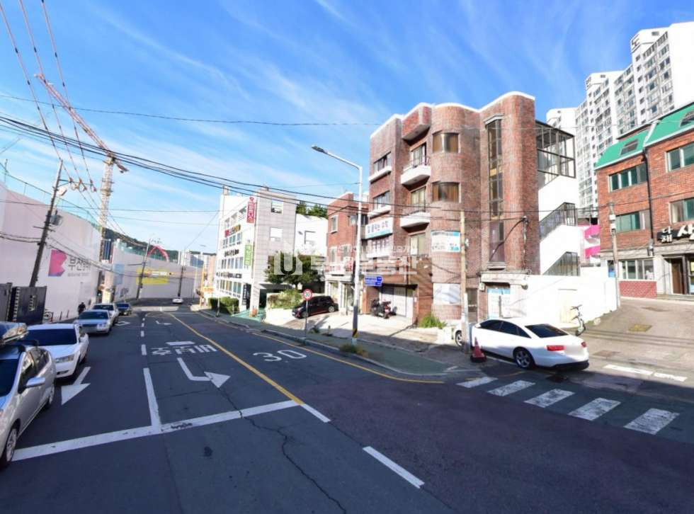 부산 사하구 당리동 건물매매>사하구 당리동 건물매매 /3층상가건물/당리역 역세권/대단지아파트바로앞 도로변 매매 매물번호 10220 사진 5
