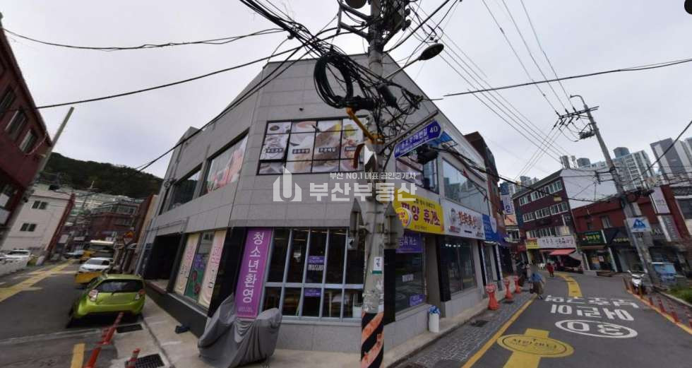 부산 남구 용호동 상가건물매매> 남구 용호동 코너상가건물매매 용호1구역포함 (부산부동산) 5년미만 신축 재개발 호재와 안정적 수익률의 투자 명소 매매 매물번호 10171 사진 1
