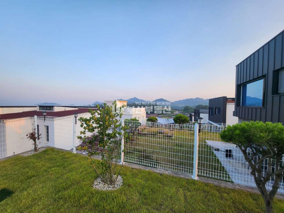 경남 거제시 장목면 1동 전원주택매매>경남 거제시 장목면 송진포리 전원주택매매 3층 신축건물 거제도 전원주택매매 :: 바다뷰와 텃밭이 있는 최적의 하우스 타운하우스 매매 매물번호 10213 사진 2