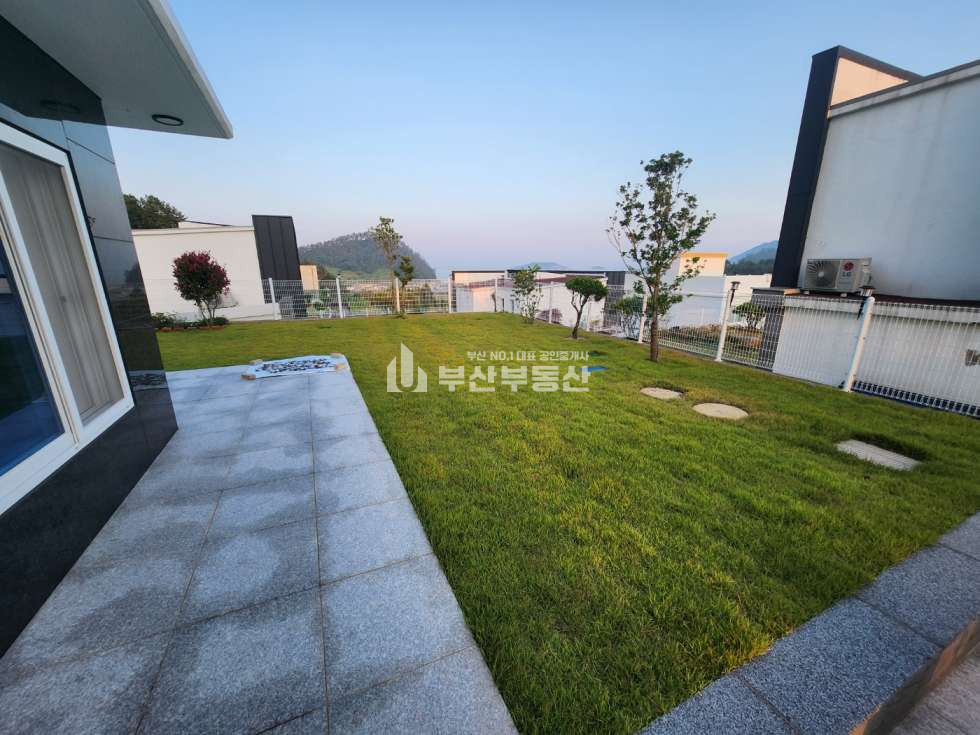 경남 거제시 장목면 1동 전원주택매매>경남 거제시 장목면 송진포리 전원주택매매 3층 신축건물 거제도 전원주택매매 :: 바다뷰와 텃밭이 있는 최적의 하우스 타운하우스 매매 매물번호 10213 사진 3