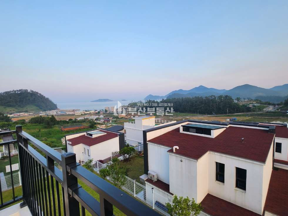 경남 거제시 장목면 1동 전원주택매매>경남 거제시 장목면 송진포리 전원주택매매 3층 신축건물 거제도 전원주택매매 :: 바다뷰와 텃밭이 있는 최적의 하우스 타운하우스 매매 매물번호 10213 사진 9