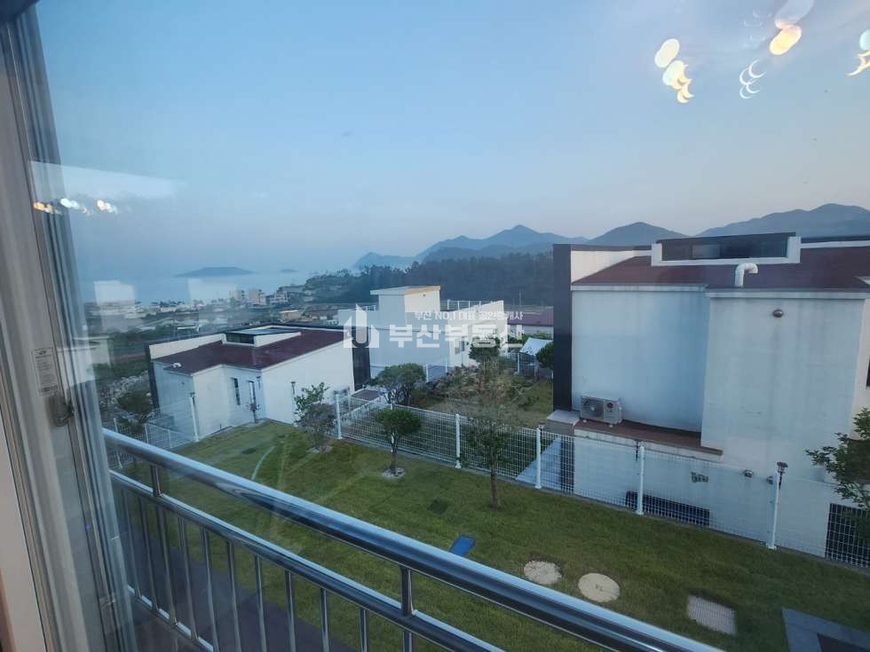 경남 거제시 장목면 1동 전원주택매매>경남 거제시 장목면 송진포리 전원주택매매 3층 신축건물 거제도 전원주택매매 :: 바다뷰와 텃밭이 있는 최적의 하우스 타운하우스 매매 매물번호 10213 사진 15